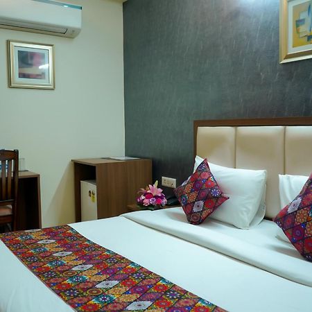 Hotel The Luxe 18 - Golf Course Road Gurgaon Dış mekan fotoğraf