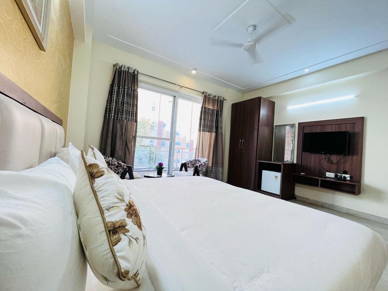 Hotel The Luxe 18 - Golf Course Road Gurgaon Dış mekan fotoğraf