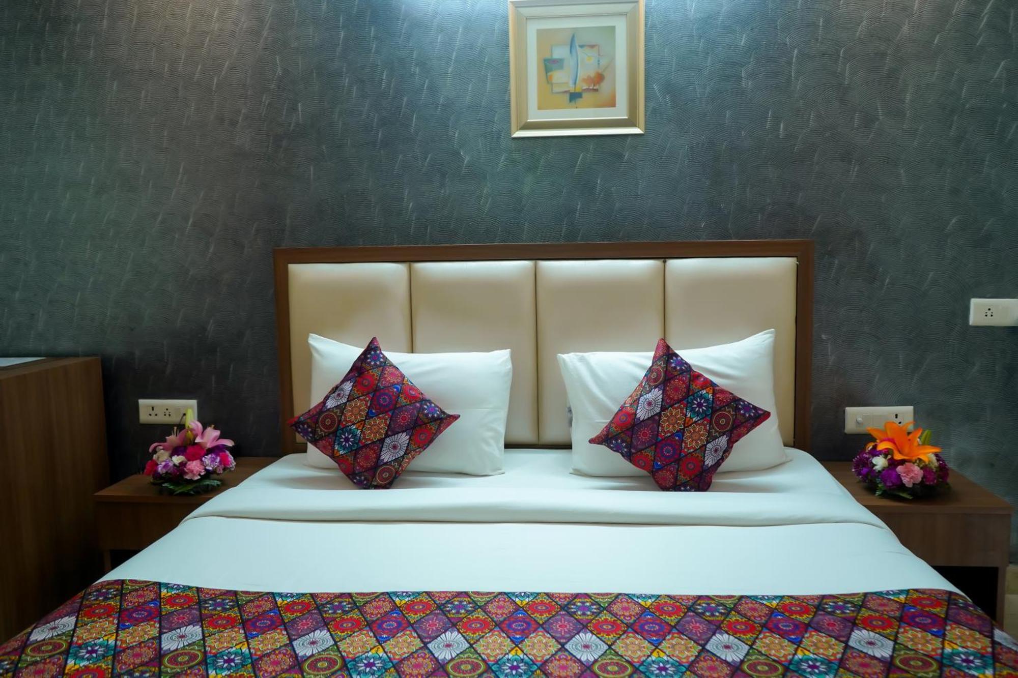 Hotel The Luxe 18 - Golf Course Road Gurgaon Dış mekan fotoğraf