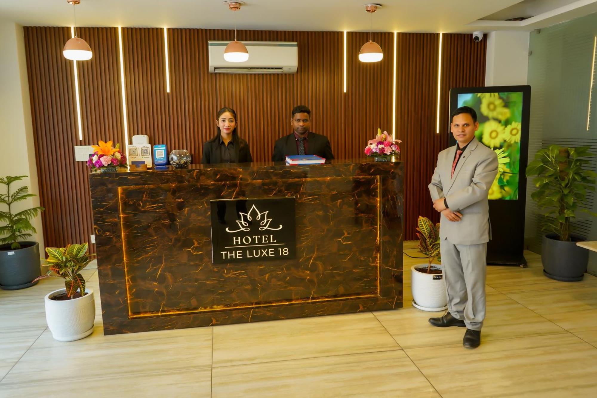 Hotel The Luxe 18 - Golf Course Road Gurgaon Dış mekan fotoğraf