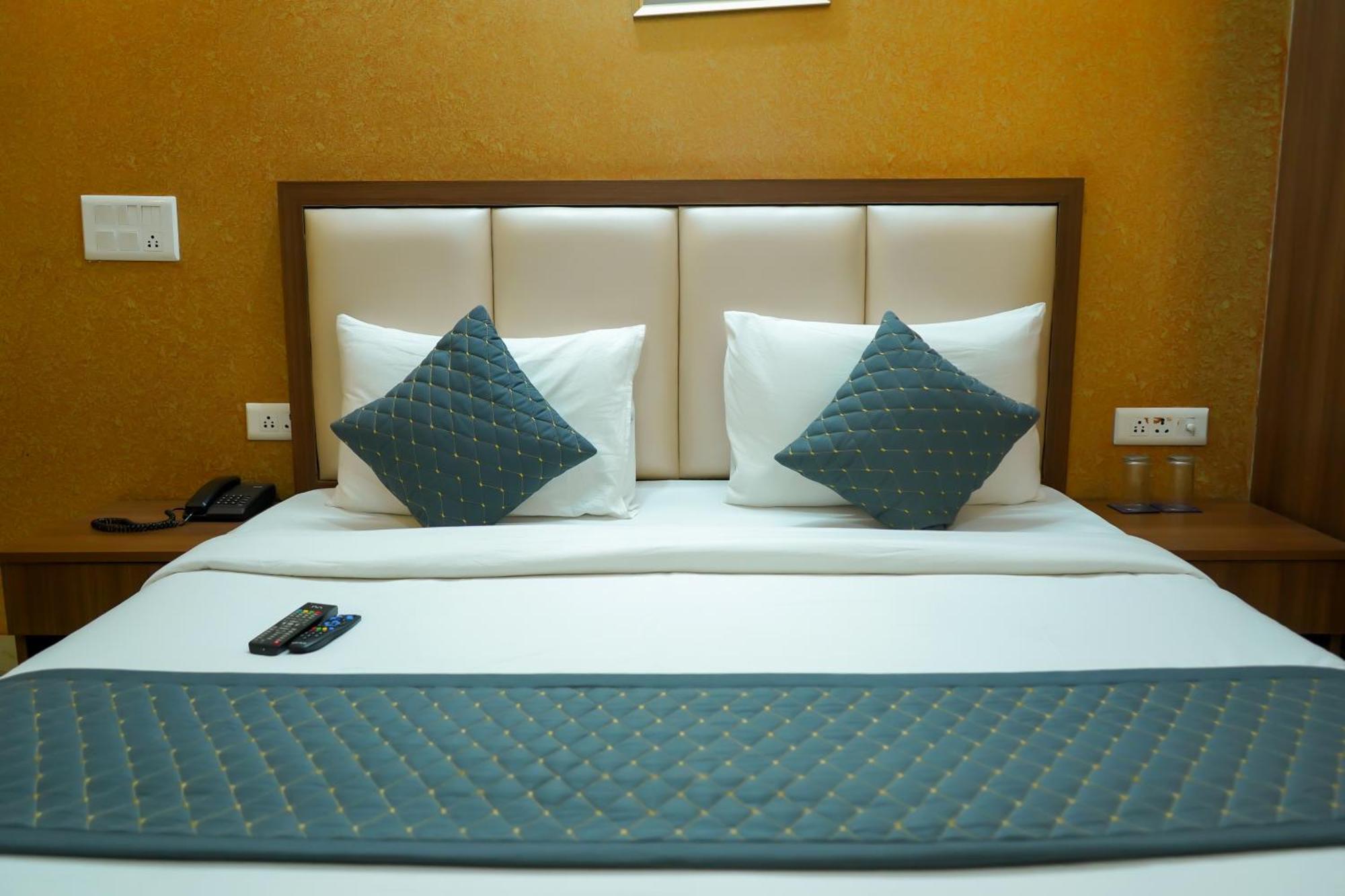 Hotel The Luxe 18 - Golf Course Road Gurgaon Dış mekan fotoğraf
