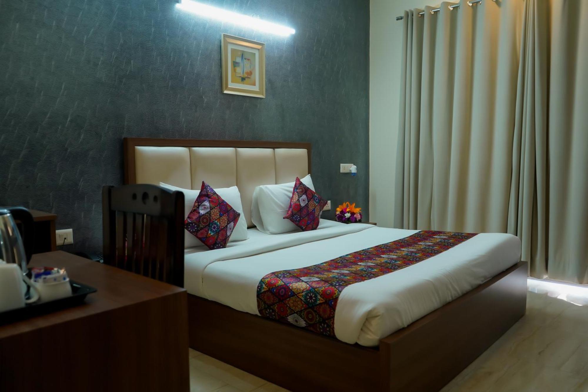 Hotel The Luxe 18 - Golf Course Road Gurgaon Dış mekan fotoğraf