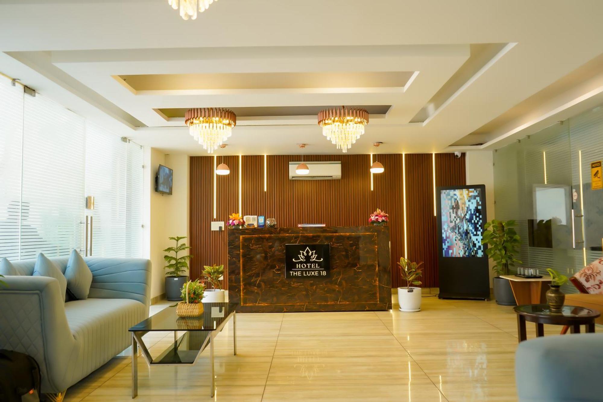 Hotel The Luxe 18 - Golf Course Road Gurgaon Dış mekan fotoğraf