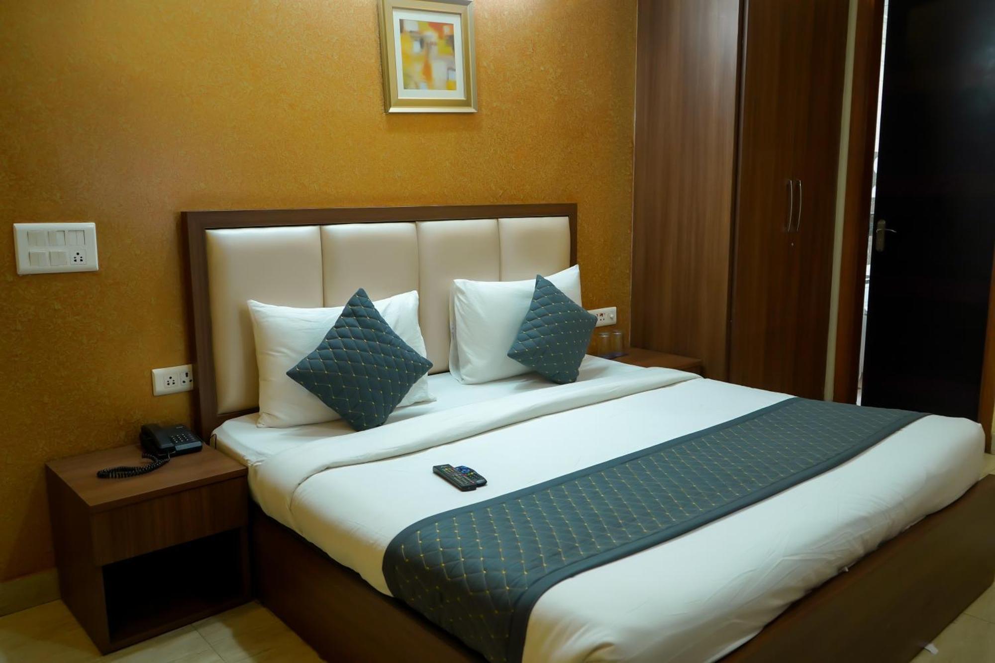 Hotel The Luxe 18 - Golf Course Road Gurgaon Dış mekan fotoğraf