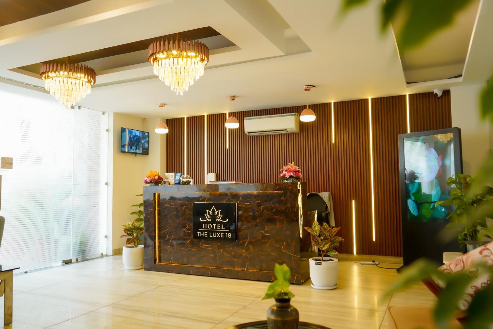 Hotel The Luxe 18 - Golf Course Road Gurgaon Dış mekan fotoğraf
