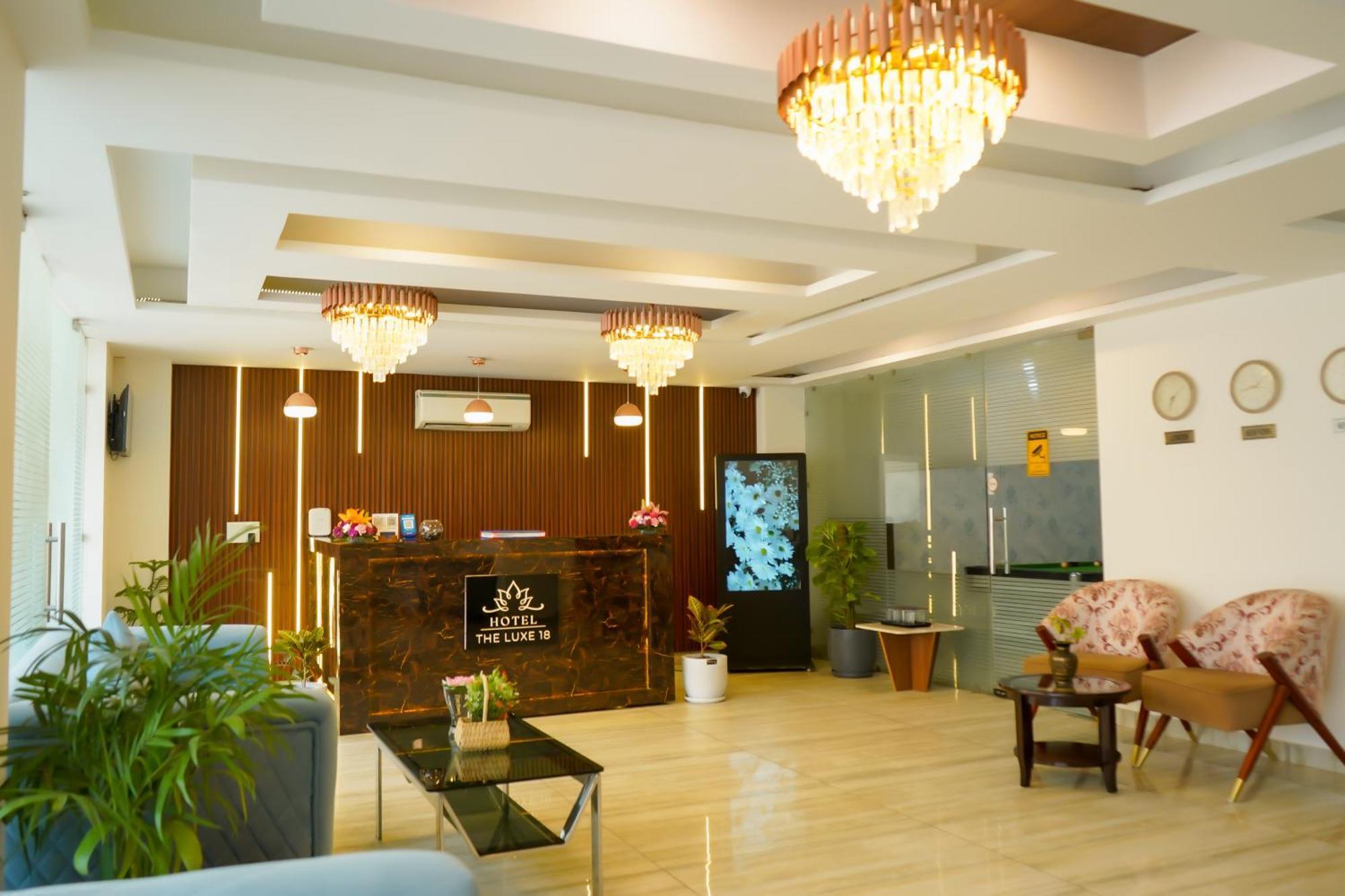 Hotel The Luxe 18 - Golf Course Road Gurgaon Dış mekan fotoğraf