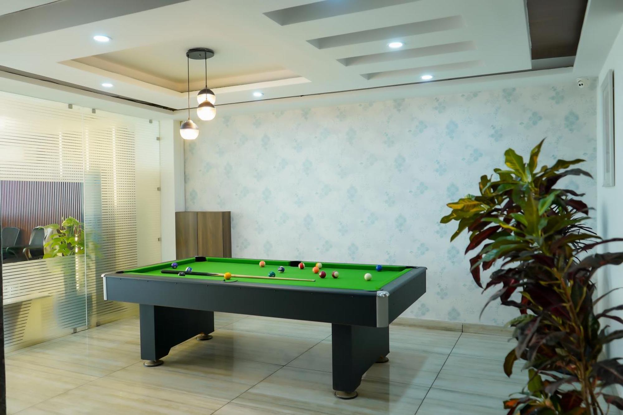 Hotel The Luxe 18 - Golf Course Road Gurgaon Dış mekan fotoğraf