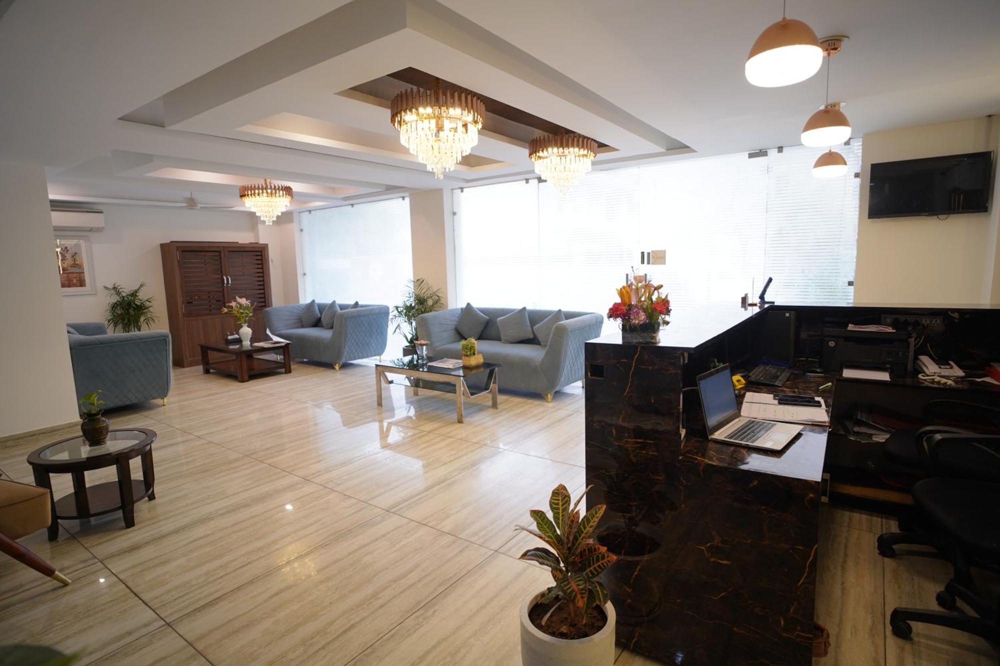 Hotel The Luxe 18 - Golf Course Road Gurgaon Dış mekan fotoğraf